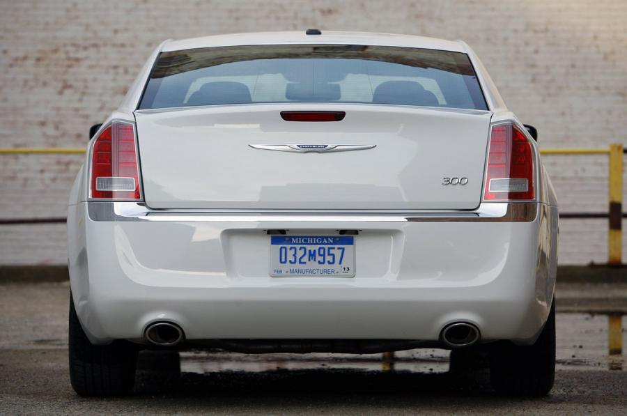  Chrysler 300C 2011 года  (фото 43 из 83)